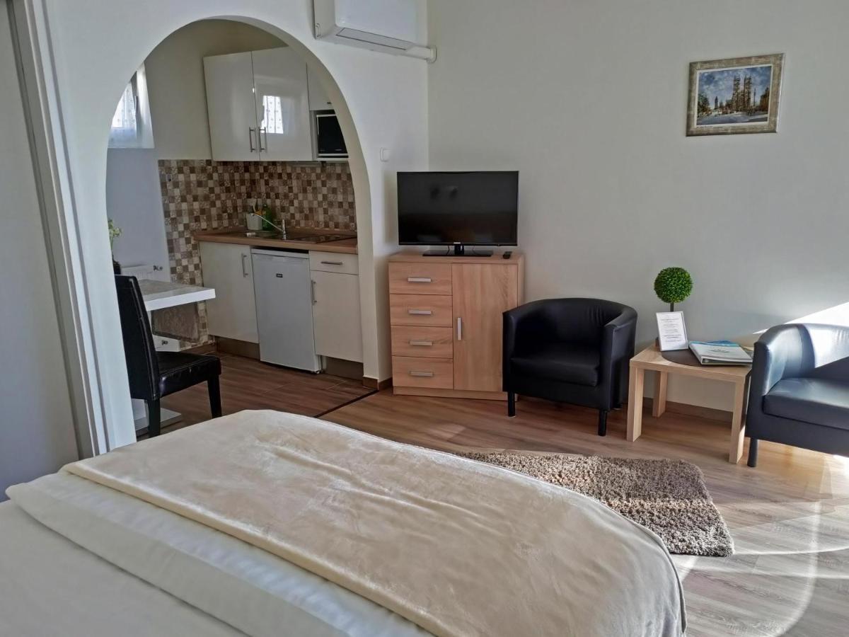 Szecsenyi Apartman ヘーヴィーズ エクステリア 写真