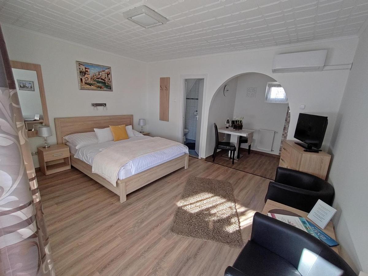 Szecsenyi Apartman ヘーヴィーズ エクステリア 写真