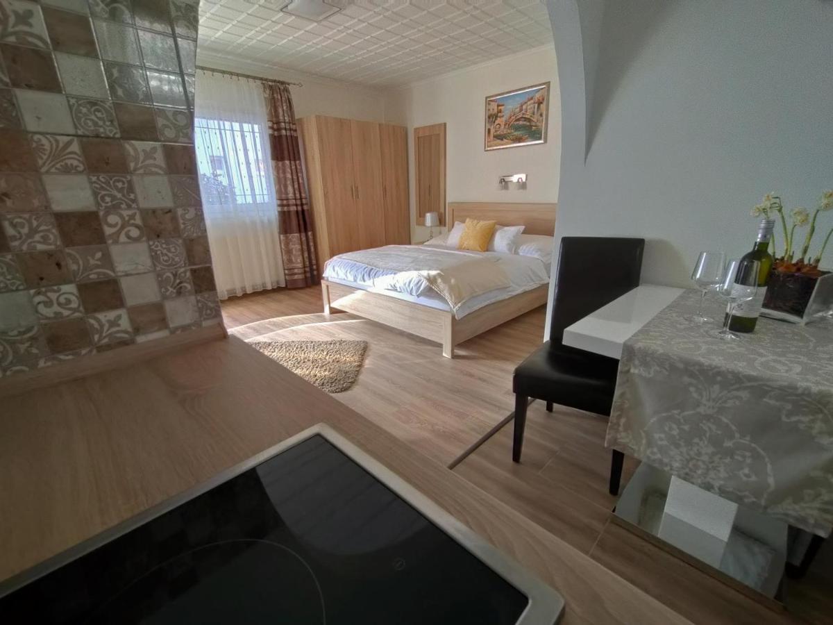 Szecsenyi Apartman ヘーヴィーズ エクステリア 写真