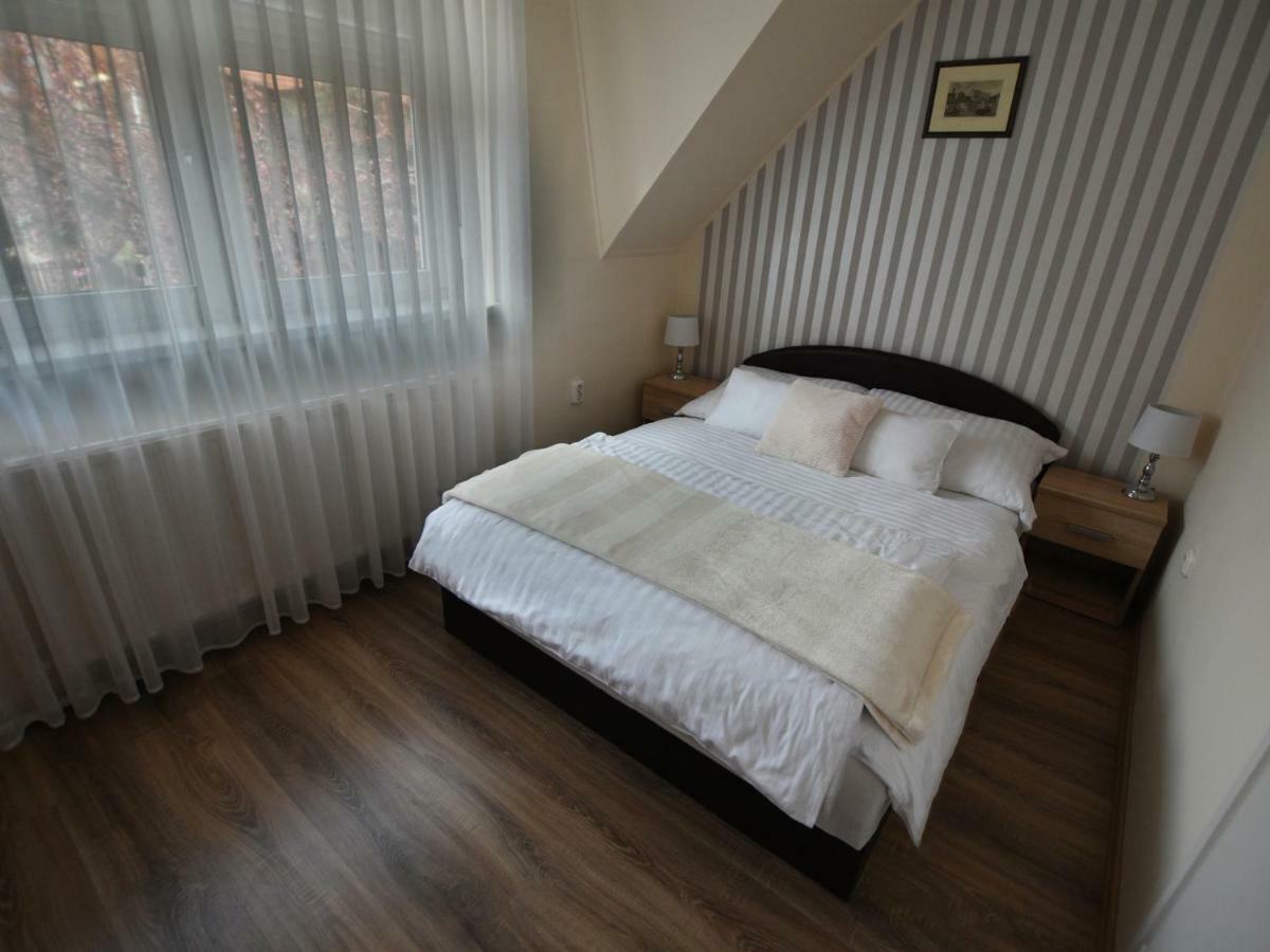 Szecsenyi Apartman ヘーヴィーズ エクステリア 写真
